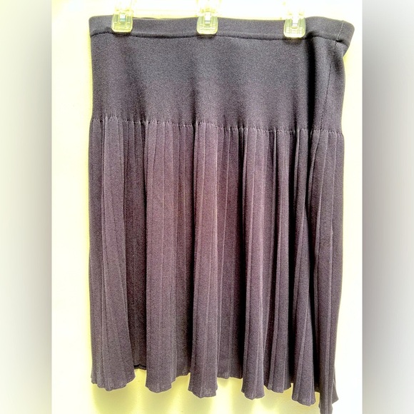 Misook Pleated Skirt and Sweater Navy Blue (L) - Picture 5 of 6